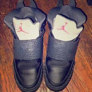 UNISEX JORDAN’S, SIZE 7Y BLACK/NEON PINK